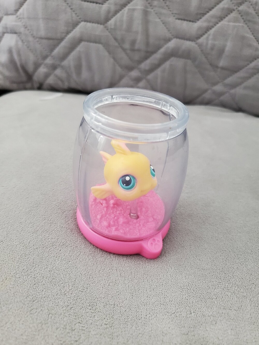 2004 LPS Fish In A Tank